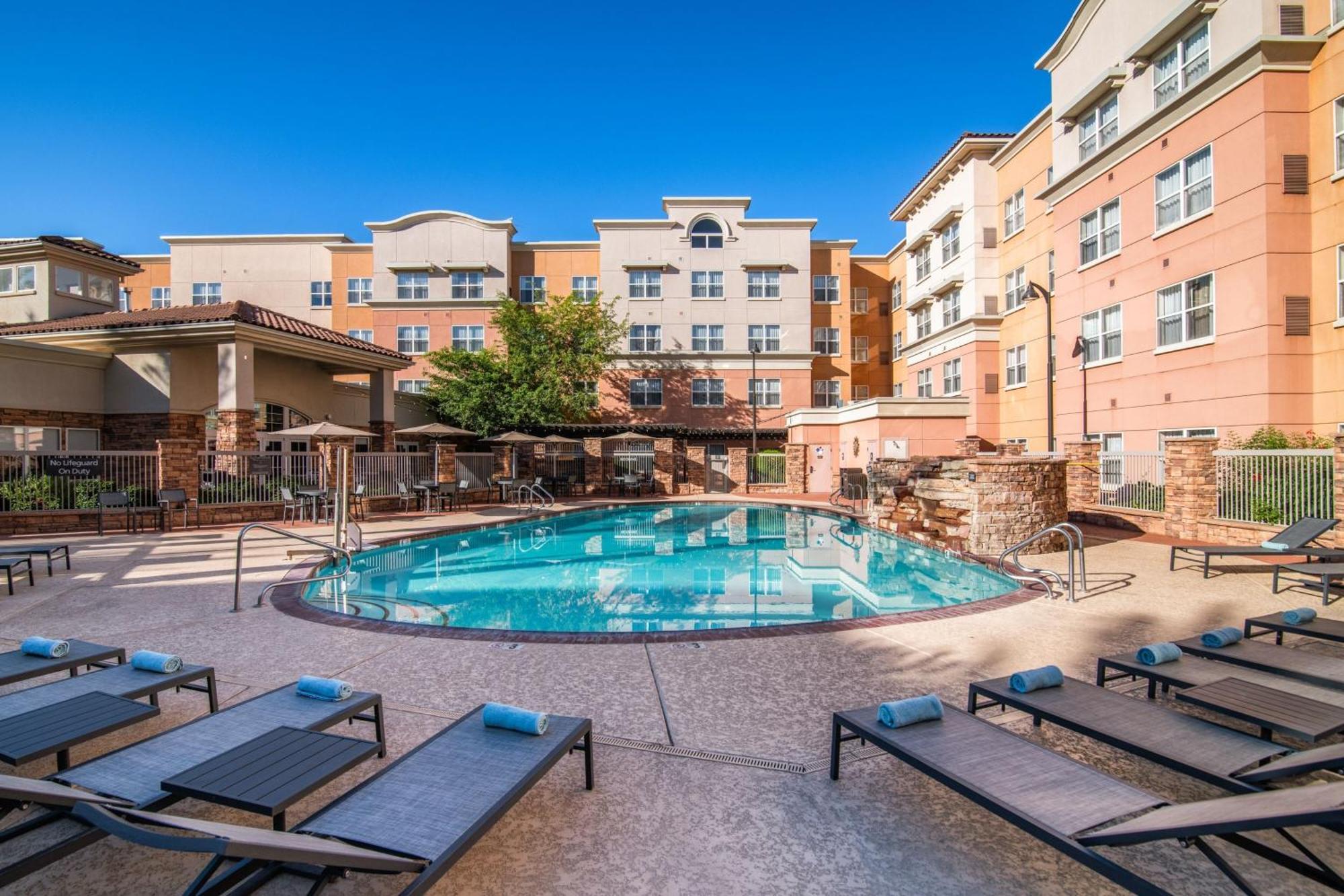 Residence Inn Phoenix Glendale Sports & Entertainment District Экстерьер фото