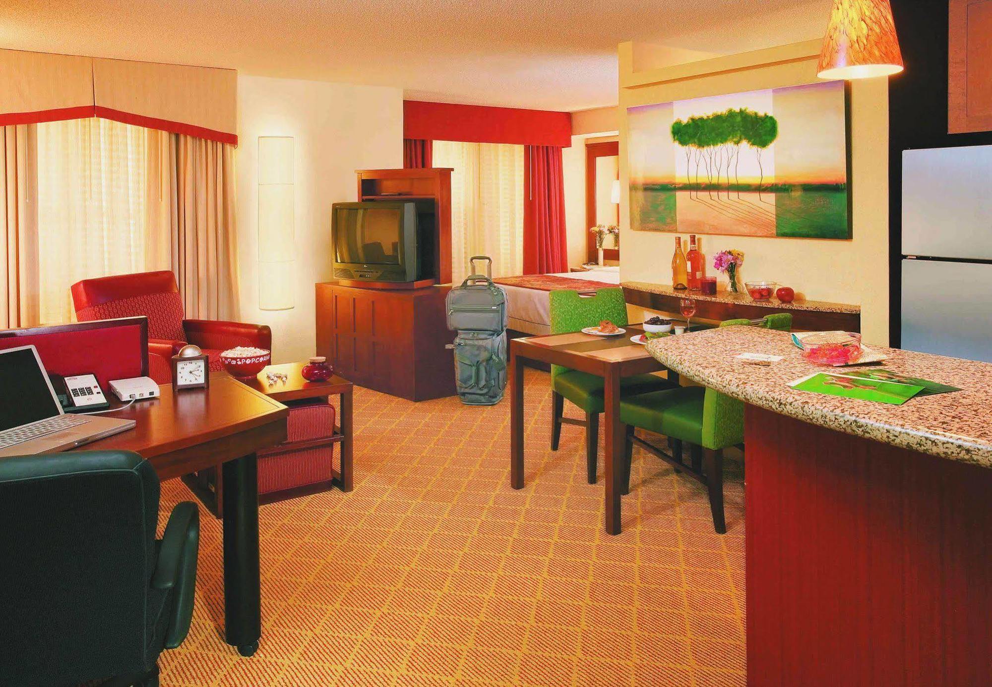 Residence Inn Phoenix Glendale Sports & Entertainment District Номер фото